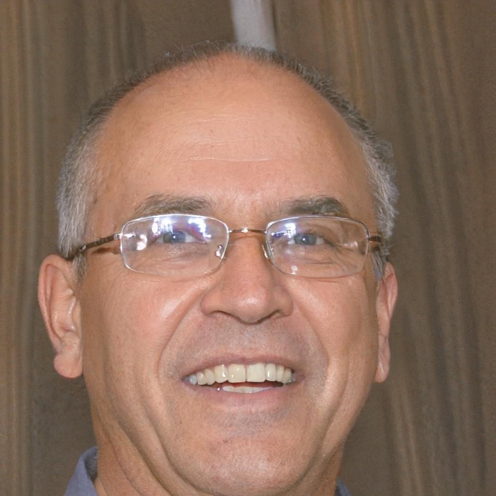 Dr. Martin Novák